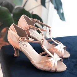 Anna Kern flesh satin dansesko med t- rem