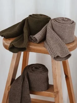 Benvarmere ribstrik brun 85 cm Seré