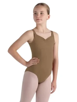 Bloch mandelfarvet klassisk dragt m. skønne detaljer til piger