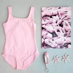 Bloch mørk rosa dragt m. bælte u. ærme til piger