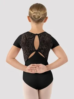 Bloch sort dragt med flotte udskæringer og mesh