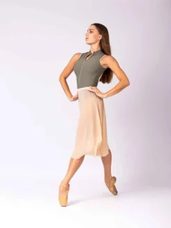 Creme farvet langt pull on mesh skørt fra Mara Dancewear