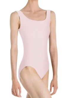 Dragt med korte ærmer i lyserød fra Wear Moi