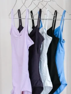 Dragt med rynk i lilla fra Wear Moi