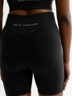 Drop of Mindfulness Lola shorts i mat sort