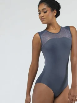 Grå dragt m. blonde og flot ryg fra ballet Rosa