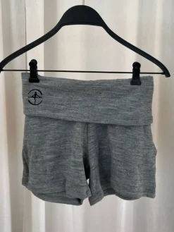 Grå strik shorts til teen og damer Wear Moi
