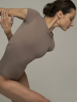 Grishko dragt i coffee med korte ærmer