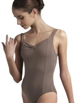 Grishko dragt i coffee med rynk og prinsesse sømme