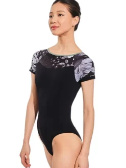 Grishko dragt i sort med korte ærmer og grafisk print