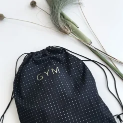 Gymnastikpose sort med guldtryk - GYM