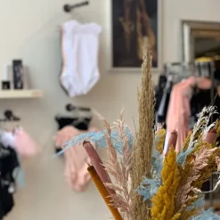 Hvid dragt m. blonde til piger fra BalletRosa