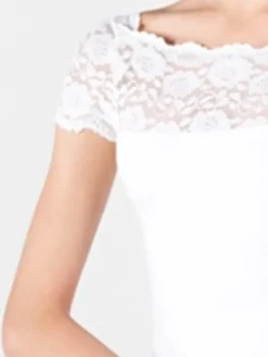 Hvid dragt med blonde foroven So Danca