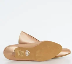 International standardsko med smal hæl