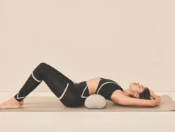 Lille yoga bolster til meditation i lysegrå - Moonchild