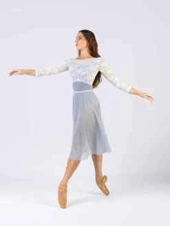 Lyseblåt langt pull on mesh skørt fra Mara Dancewear