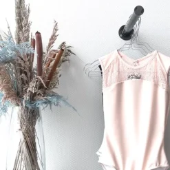 Pudderfarvet dragt m. blonde fra ballet Rosa