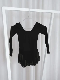 Wear Moi dragt med påsyet skørt i sort